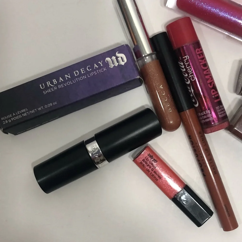 8+ Item Lip Stick/Gloss/Color